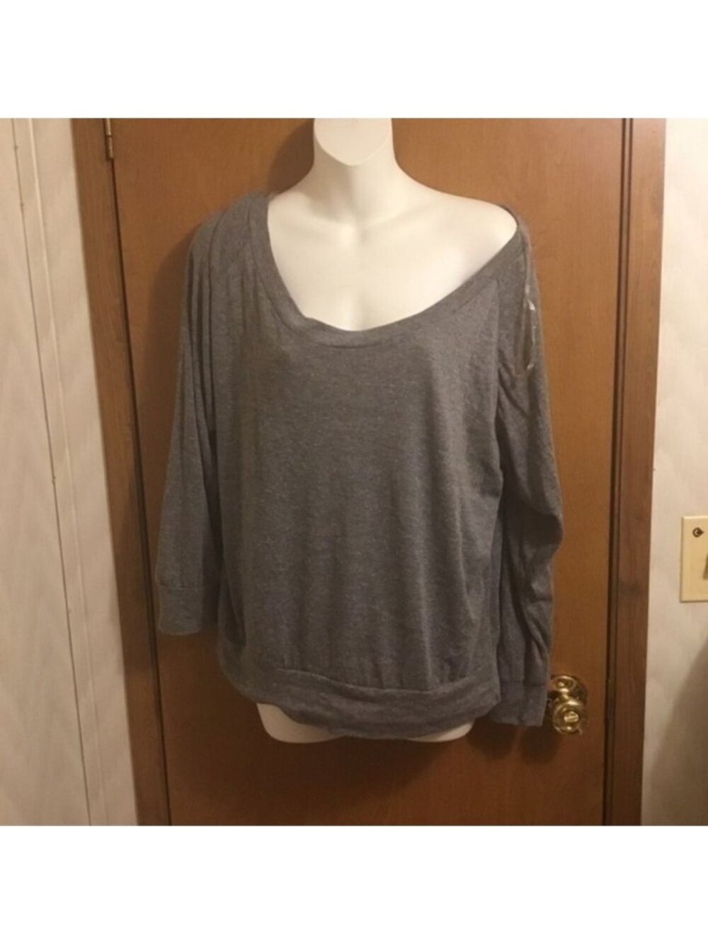Wetseal Off shoulder Gray Women's Long Sleeve Top L